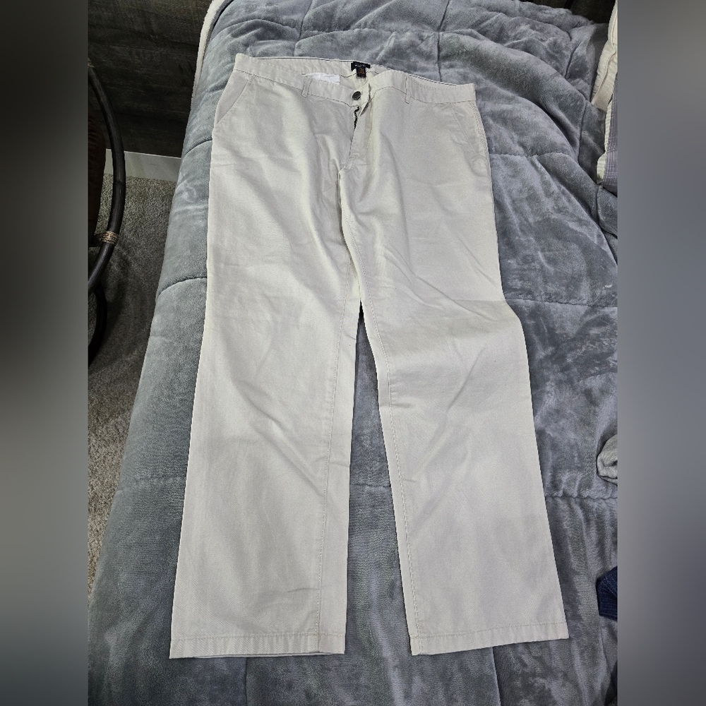 Selling GAP Khakis pants that are used - cream color and size 40W - 32L